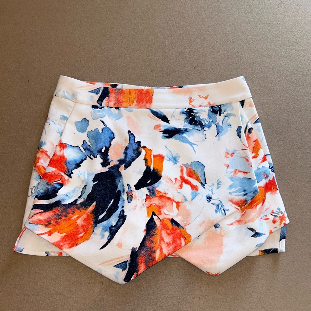 AQUA multicolored skort. Size L.